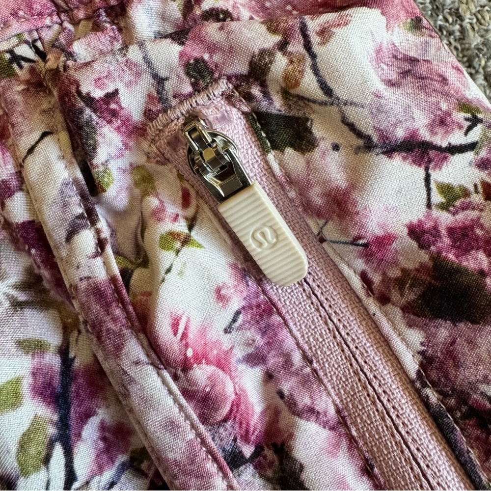Lululemon Tracker Short V 4" Blossom Spritz Multi 6 - Picture 6 of 8